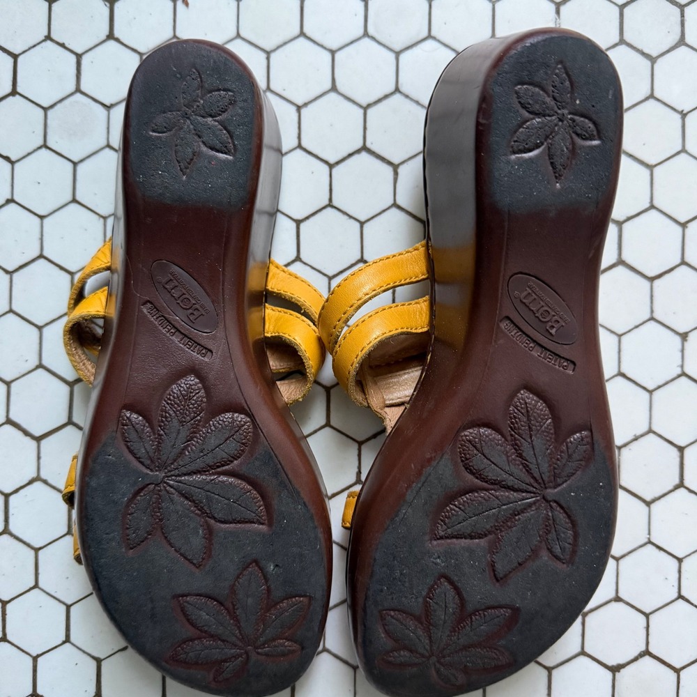 Born Yellow Wedge Sandals Floral Applique Leather Strappy Boho Comfort 39 / 8 - Picture 7 of 7